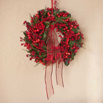 Corona artificial de Navidad verde con bayas rojas Ø 60 cm