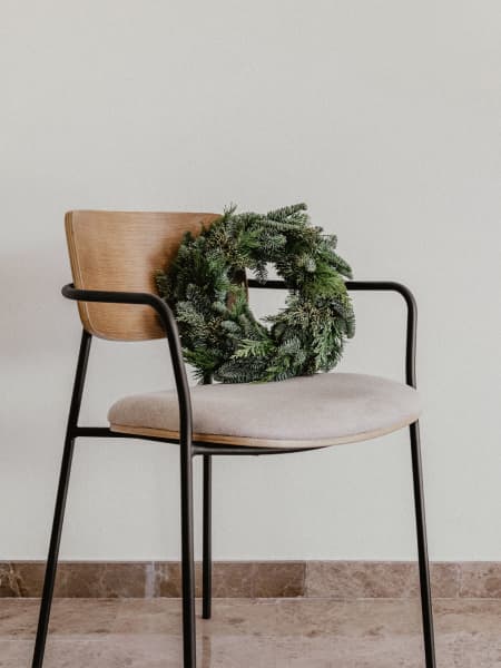 Corona natural de ramas de abeto y tuya (media cara)