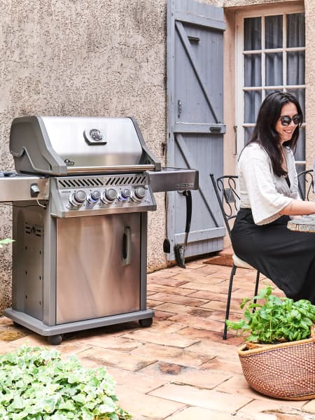 Barbacoa Napoleón de gas Rogue PRO-S 425