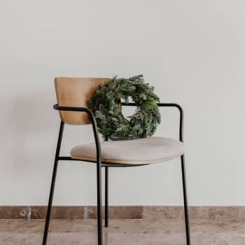 Corona natural de ramas de abeto y tuya (media cara)