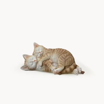 Figura de jardín de gatos tumbados