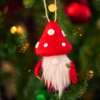 Colgante de gnomo con seta rojo y blanco para el árbol