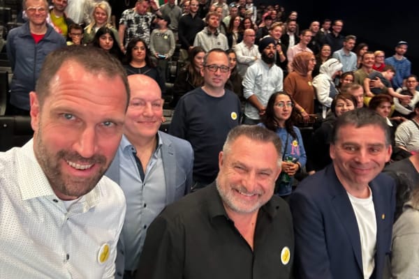 im Vordergrund v. l.: Franz Leitner, Hermann Neuhold, Peter Umundum