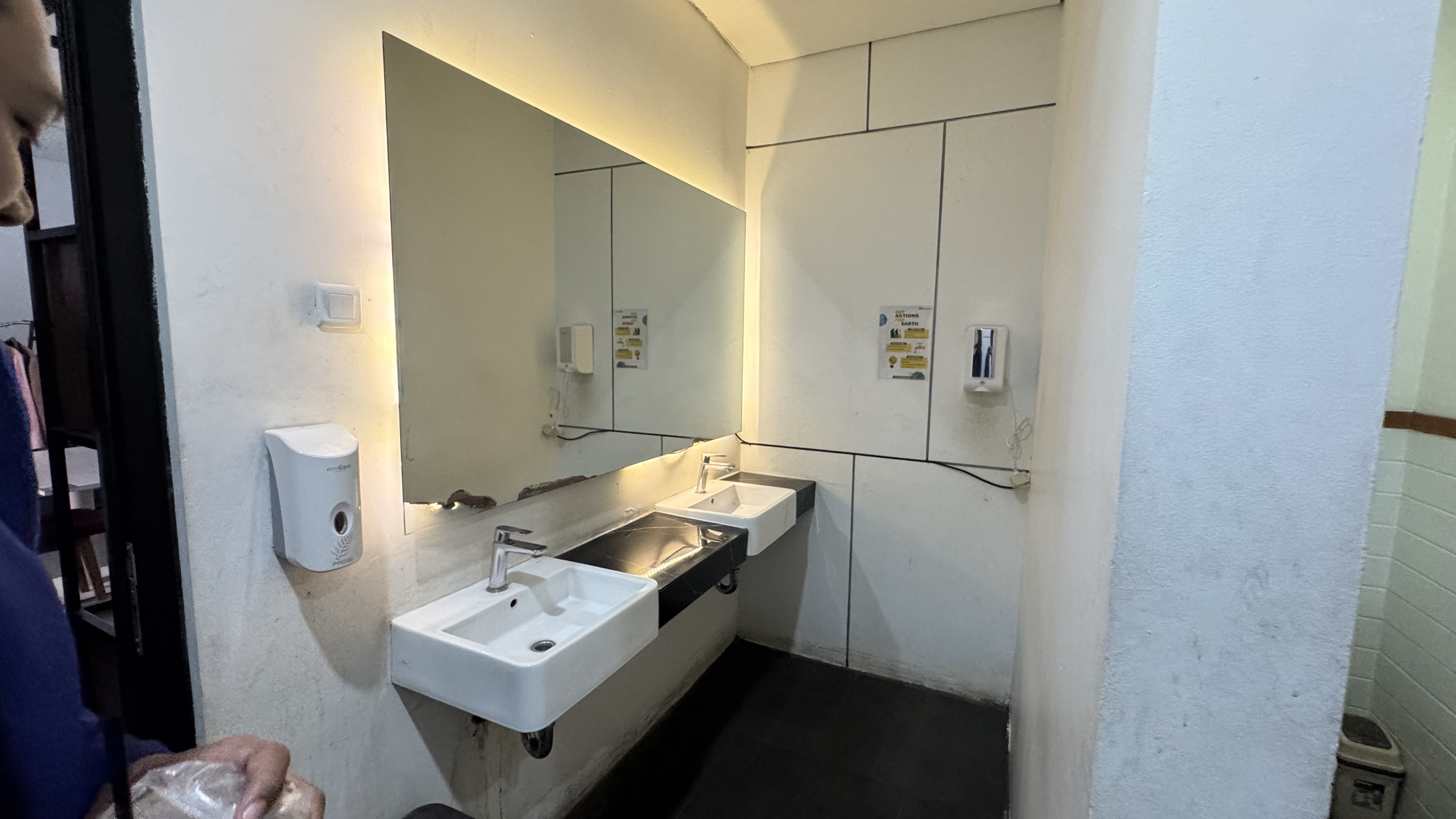 Foto Toilet MCM (1)