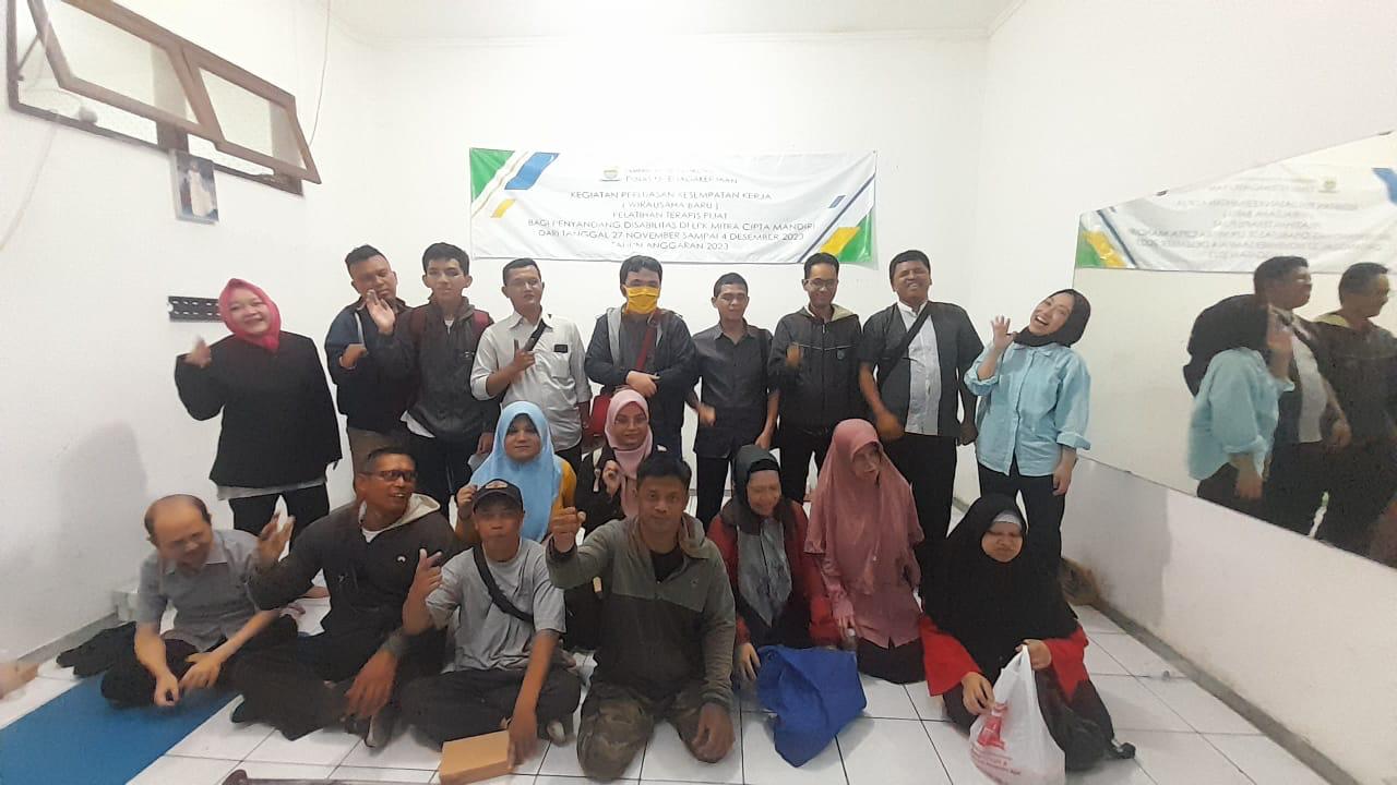 PELATIHAN TERAPIS PIJAT BAGI PENYANDANG DISABILITAS DI LPK MCM
