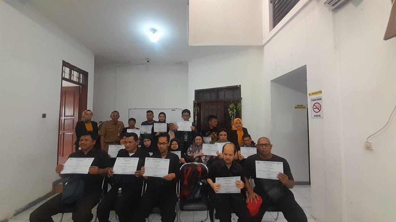 PELATIHAN TERAPIS PIJAT BAGI PENYANDANG DISABILITAS DI LPK MCM
