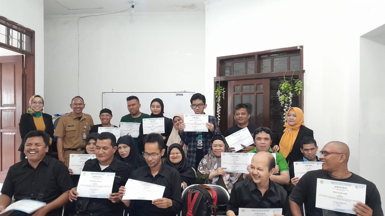 PELATIHAN TERAPIS PIJAT BAGI PENYANDANG DISABILITAS DI LPK MCM