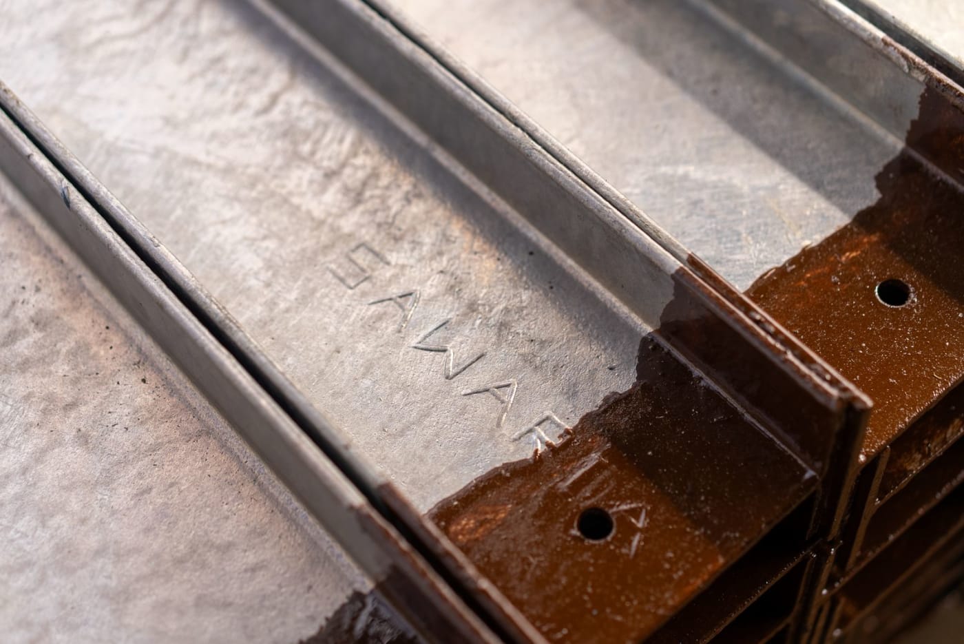 Untreated corroded steel without galvanizing protection