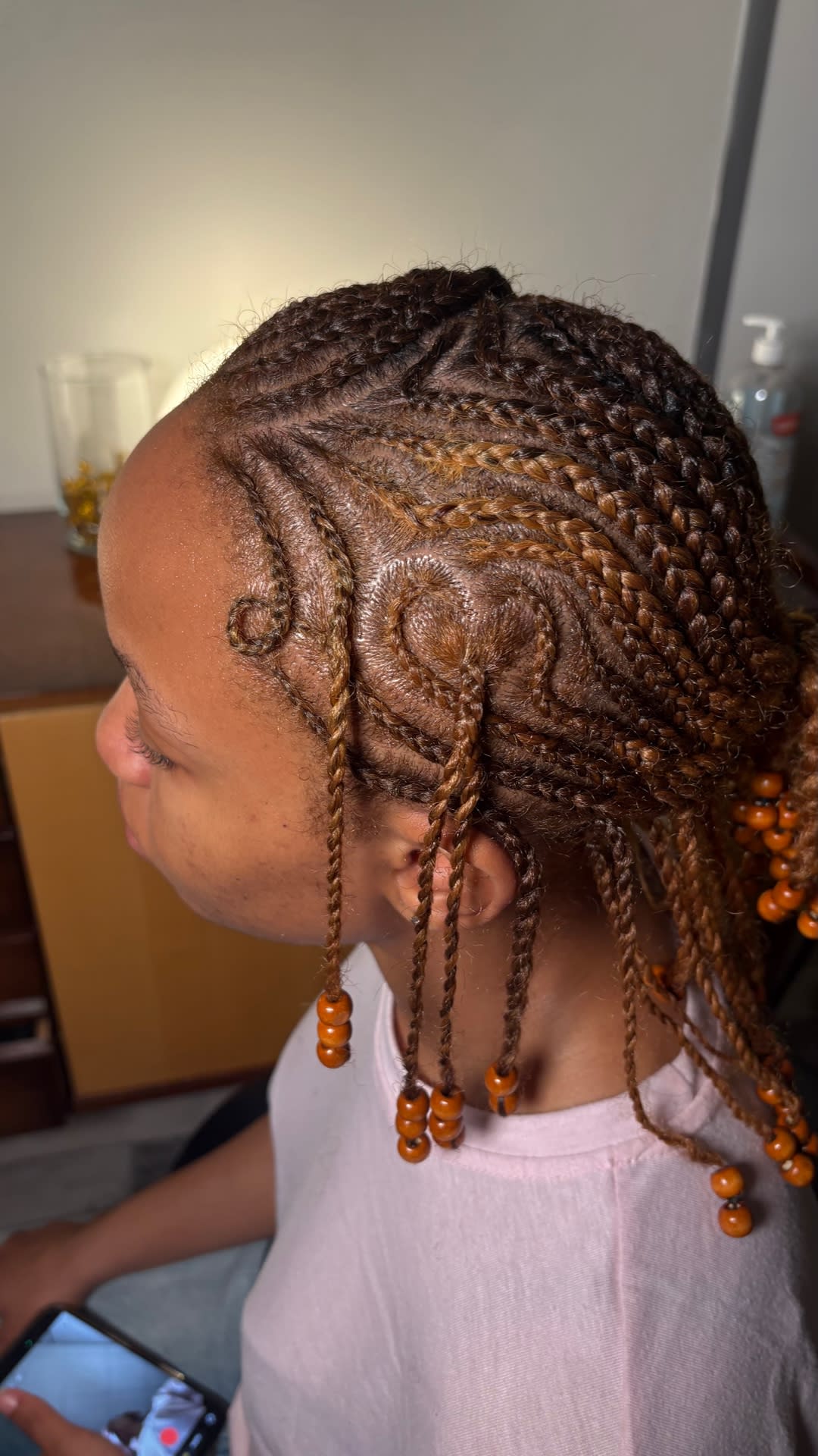 Les mains en l’hair