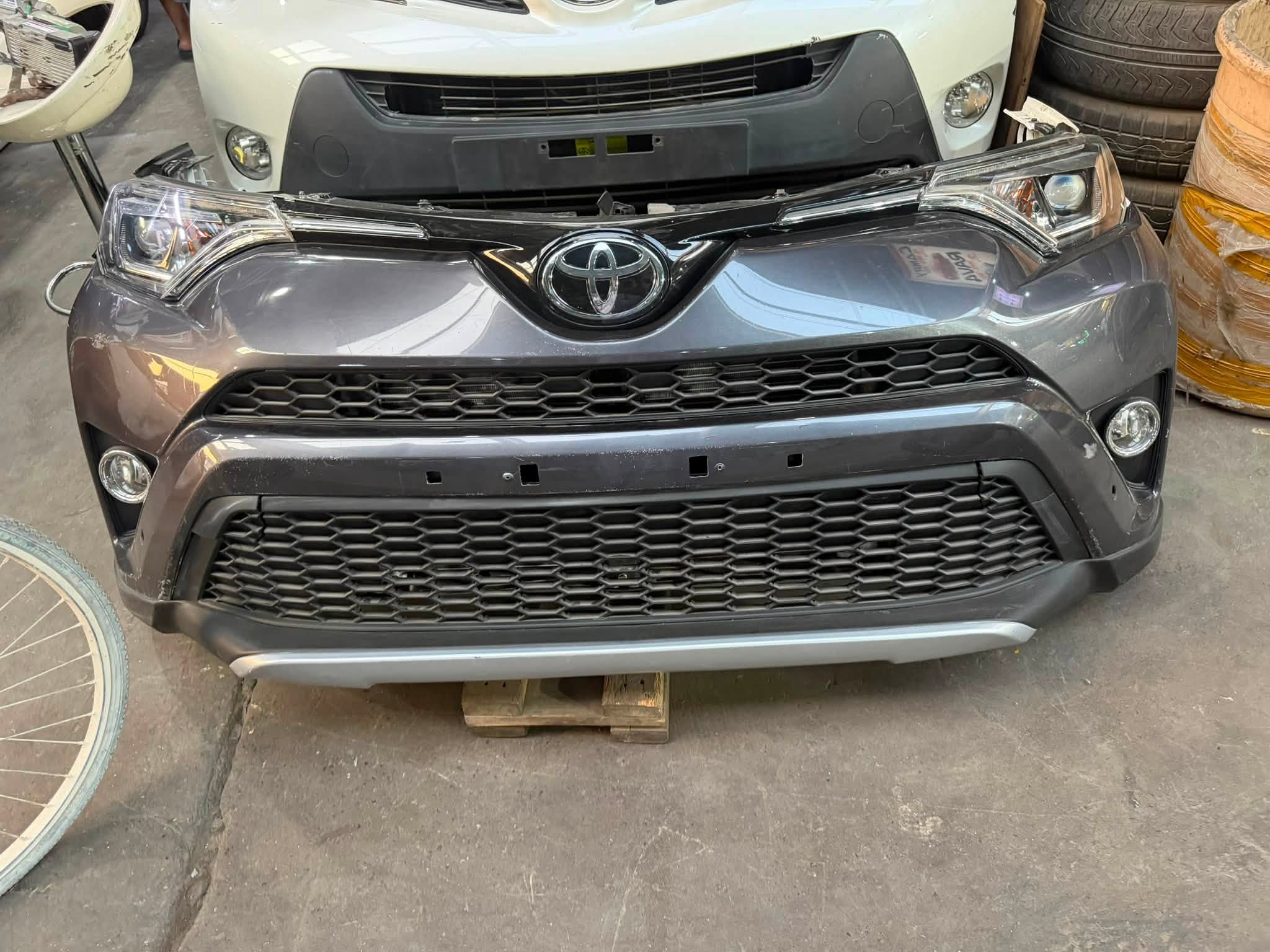  Toyota RAV4 Bumper 