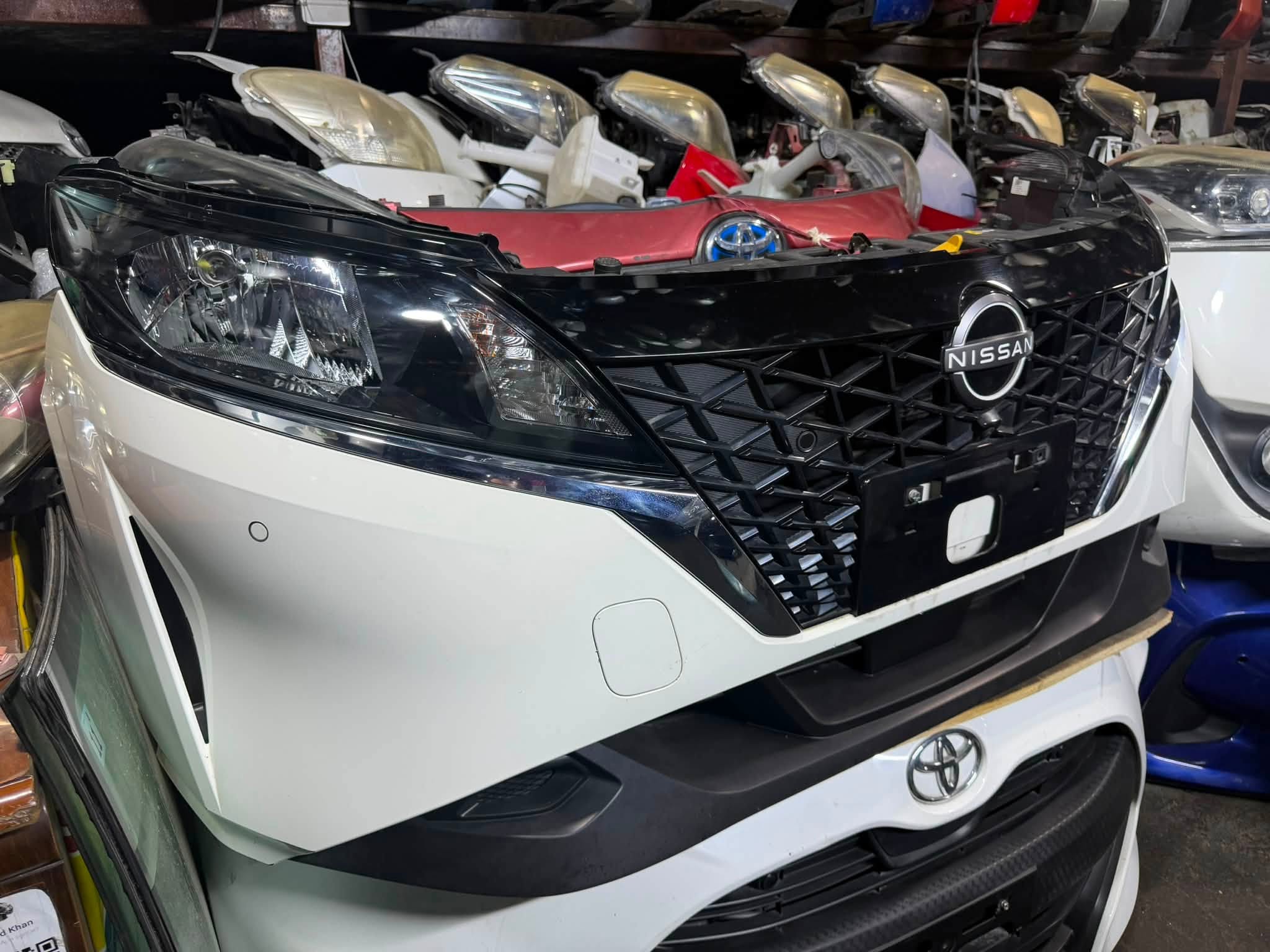 Nissan Note (E13) Nosecut
