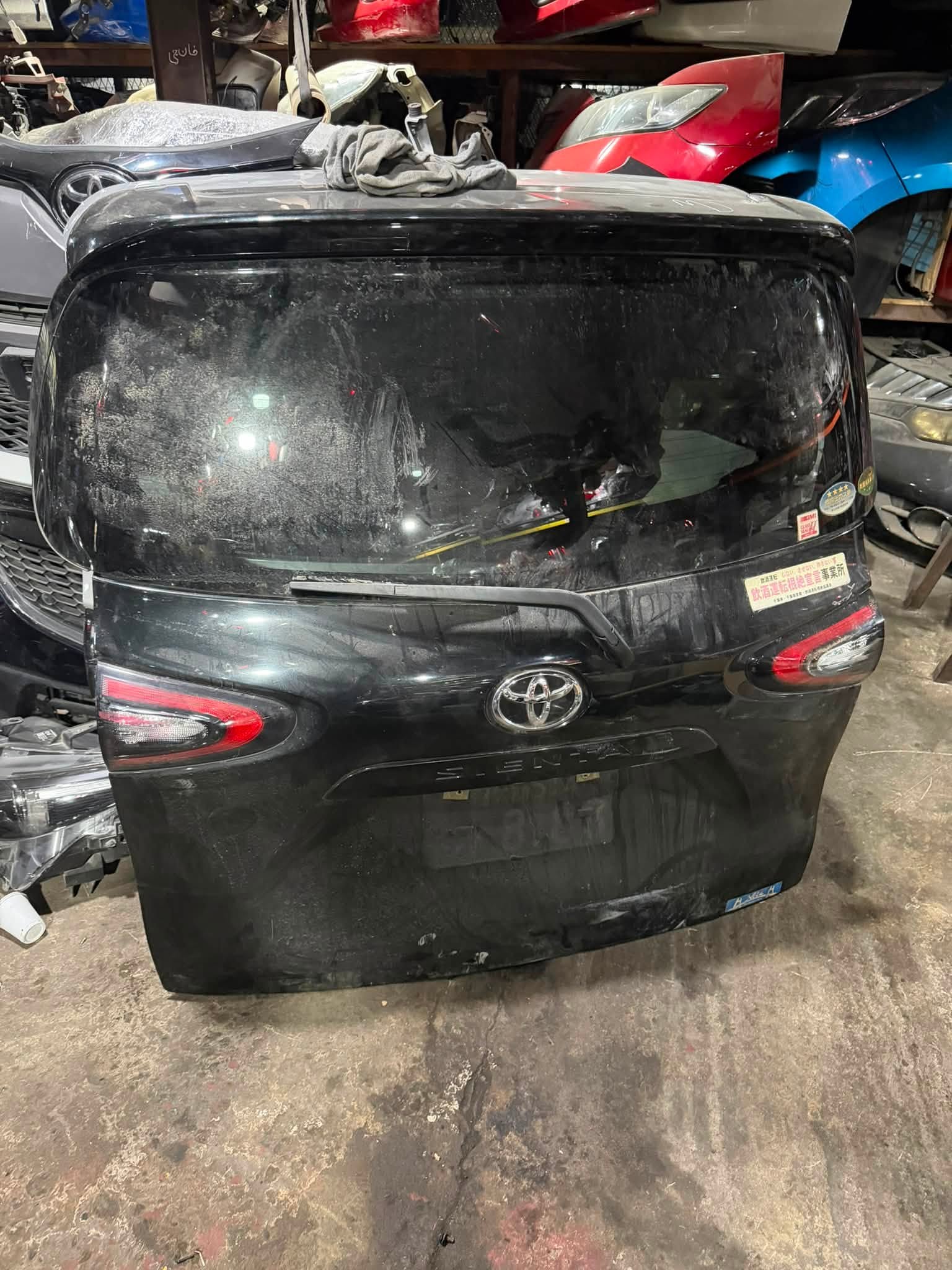 Back door assembly Toyota Senta