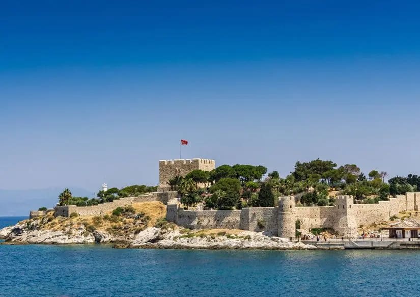 Güvercinada Kalesi (Küçükada) — Aydın tarihi yerler