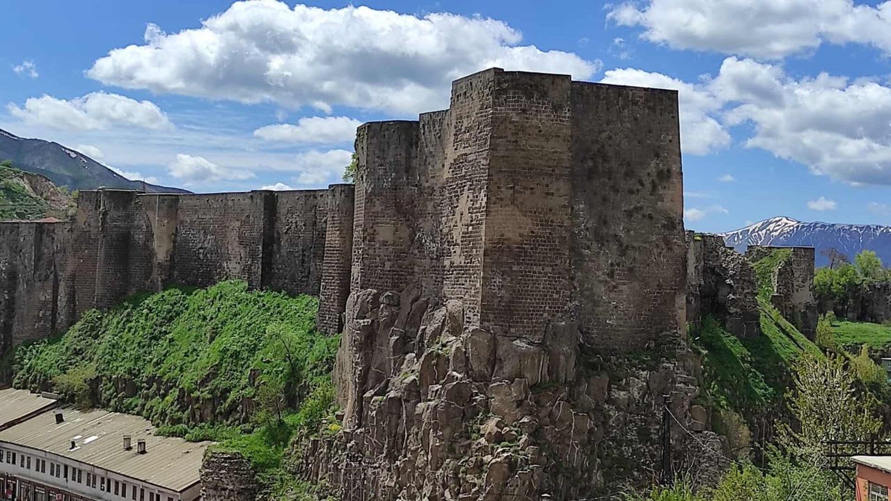 Bitlis Kalesi — Bitlis gezilecek yerler