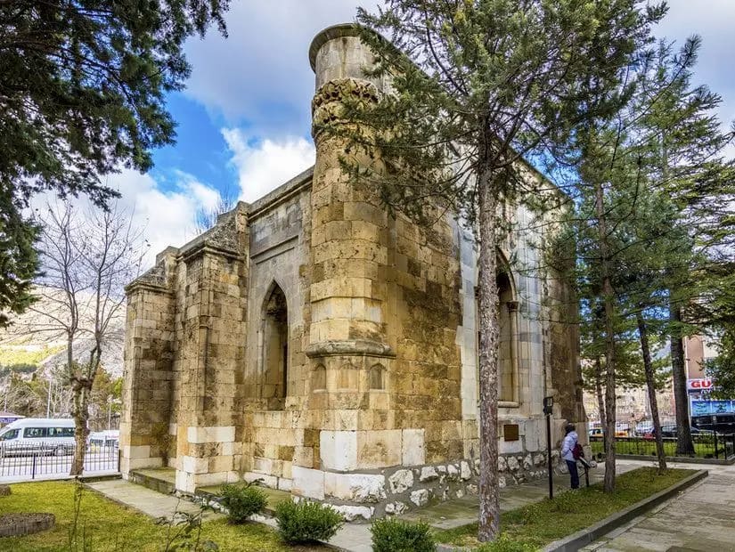 Gökmedrese Cami — Amasya kültürel ve dini yapılar