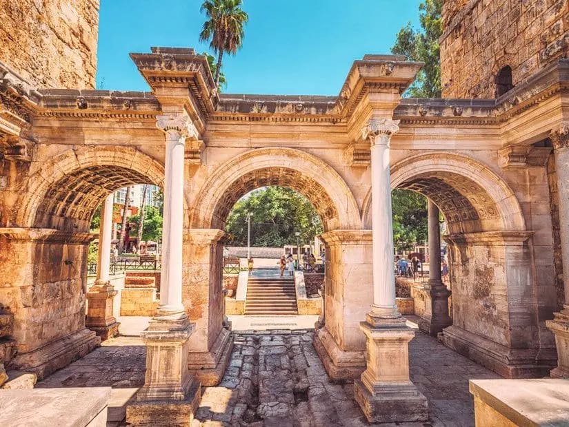 Hadrian Kapısı — Antalya tarihi yerler