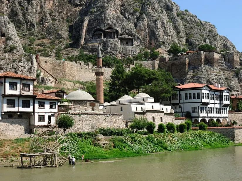 Hatuniye Camii — Amasya kültürel ve dini yapılar