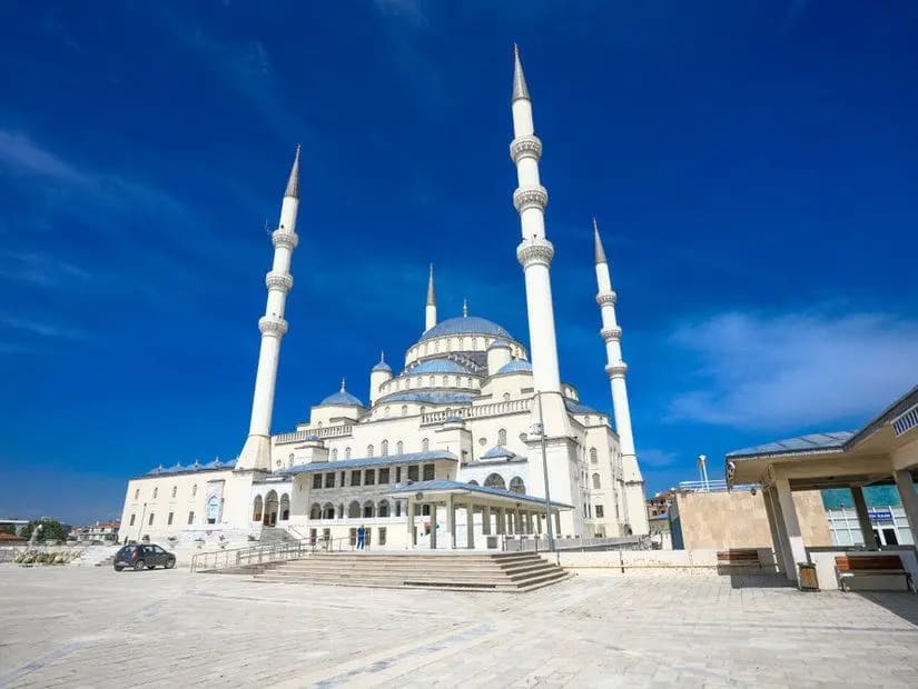 Kocatepe Camii — Ankara kültürel ve dini yapılar