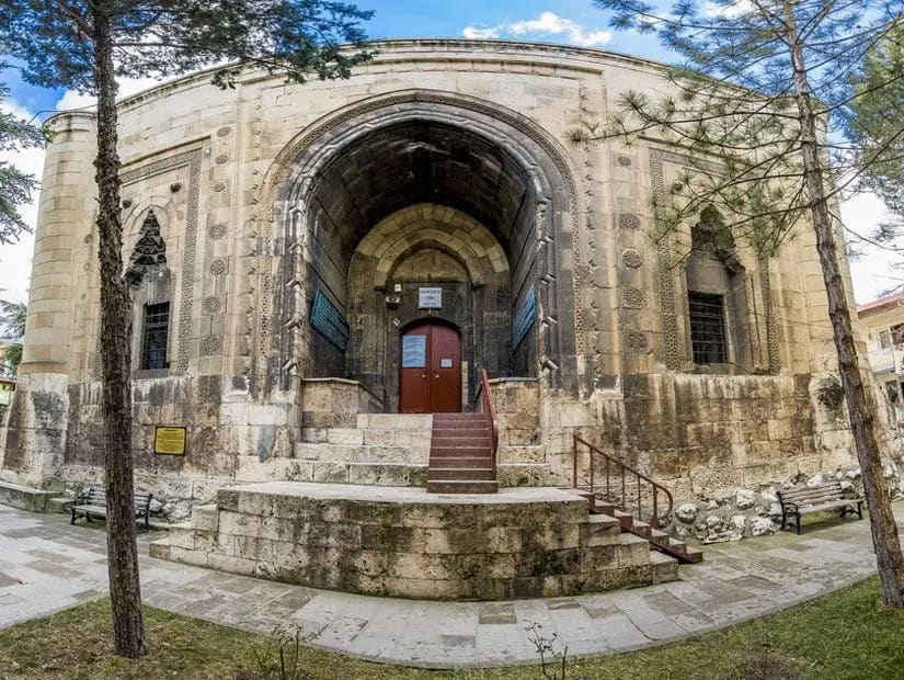 Torumtay Türbesi — Amasya kültürel ve dini yapılar