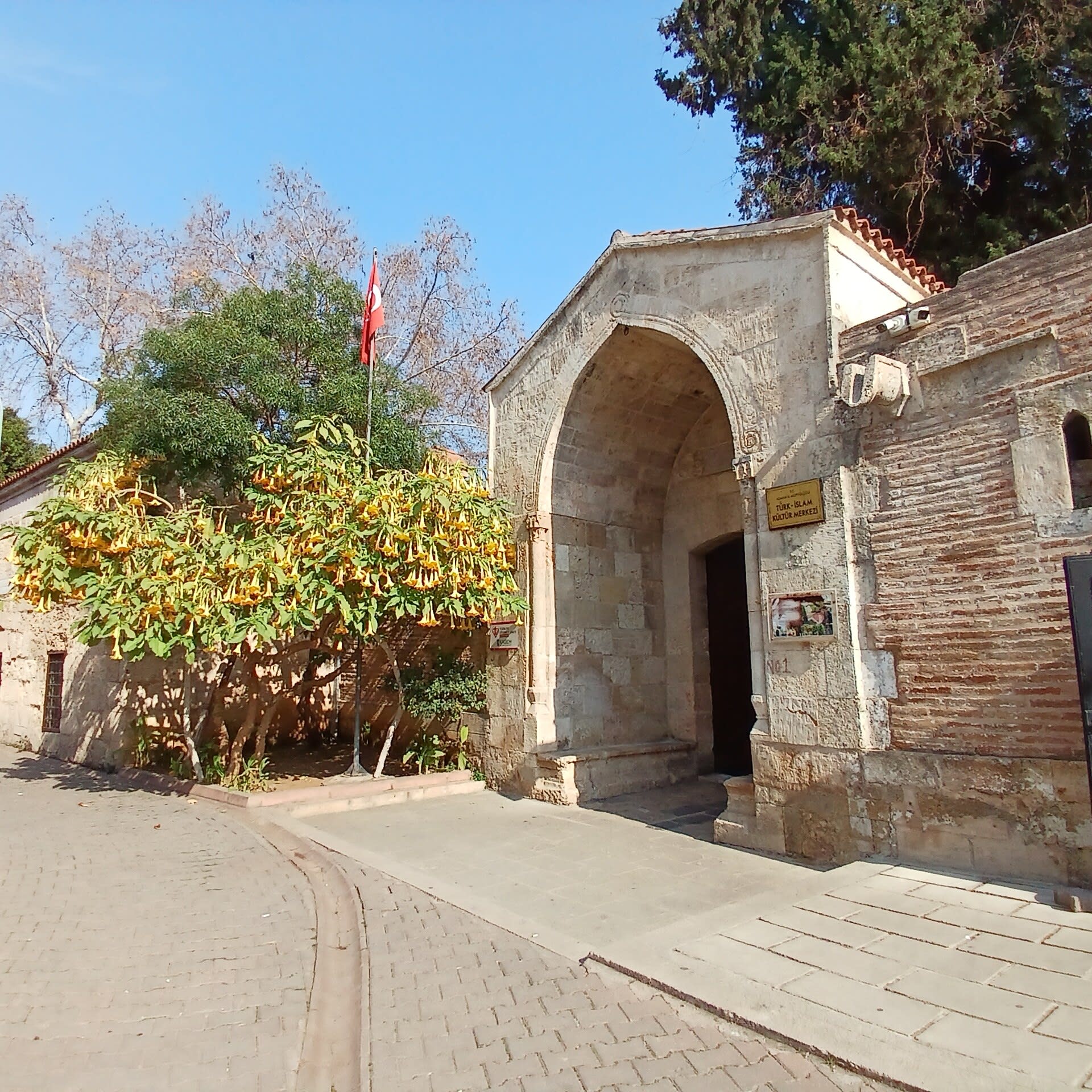 Ramazanoğlu Medresesi — Adana tarihi yerler