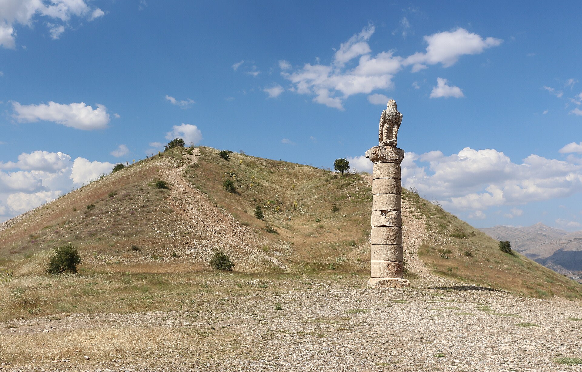 Karakuş Tümülüsü — Adıyaman tarihi yerler