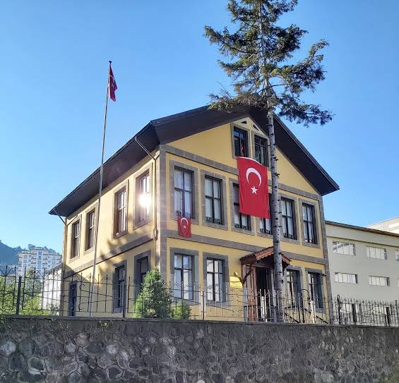 Atatürk Evi ve Etnografya Müzesi — Rize müze ve saraylar