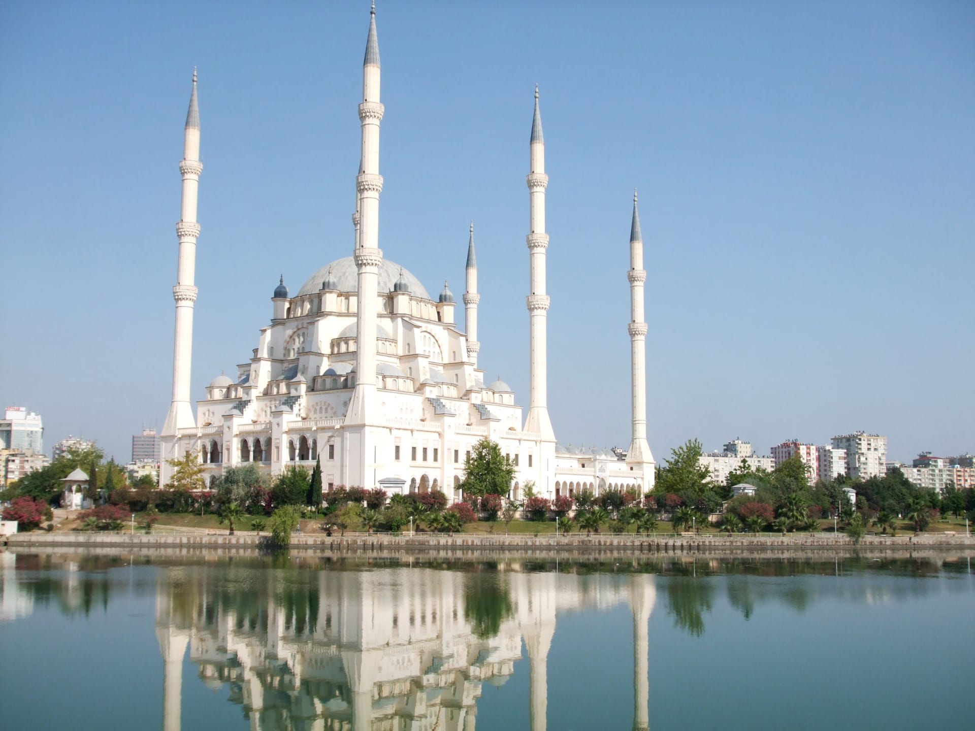 Sabancı Merkez Camii — Adana kültürel ve dini yapılar