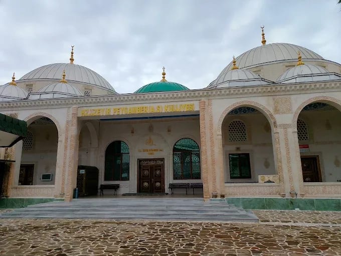 Hazreti Üzeyr Peygamber Türbesi — Adıyaman kültürel ve dini yapılar