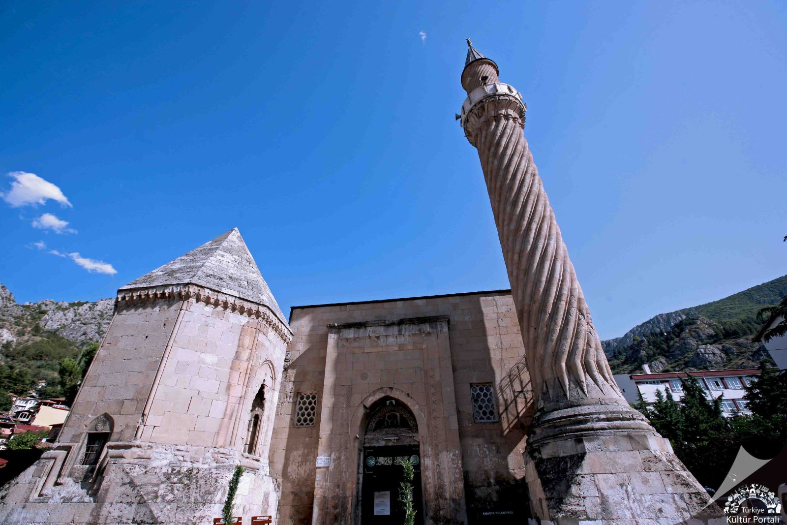 Burmalı Minare Cami — Amasya kültürel ve dini yapılar
