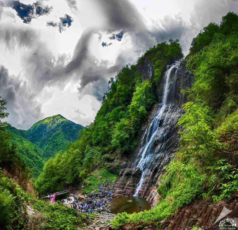 Mençuna Şelalesi — Artvin doğa ve parklar