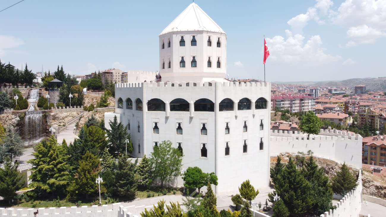 Estergon Kalesi Türk Kültür Merkezi — Ankara tarihi yerler