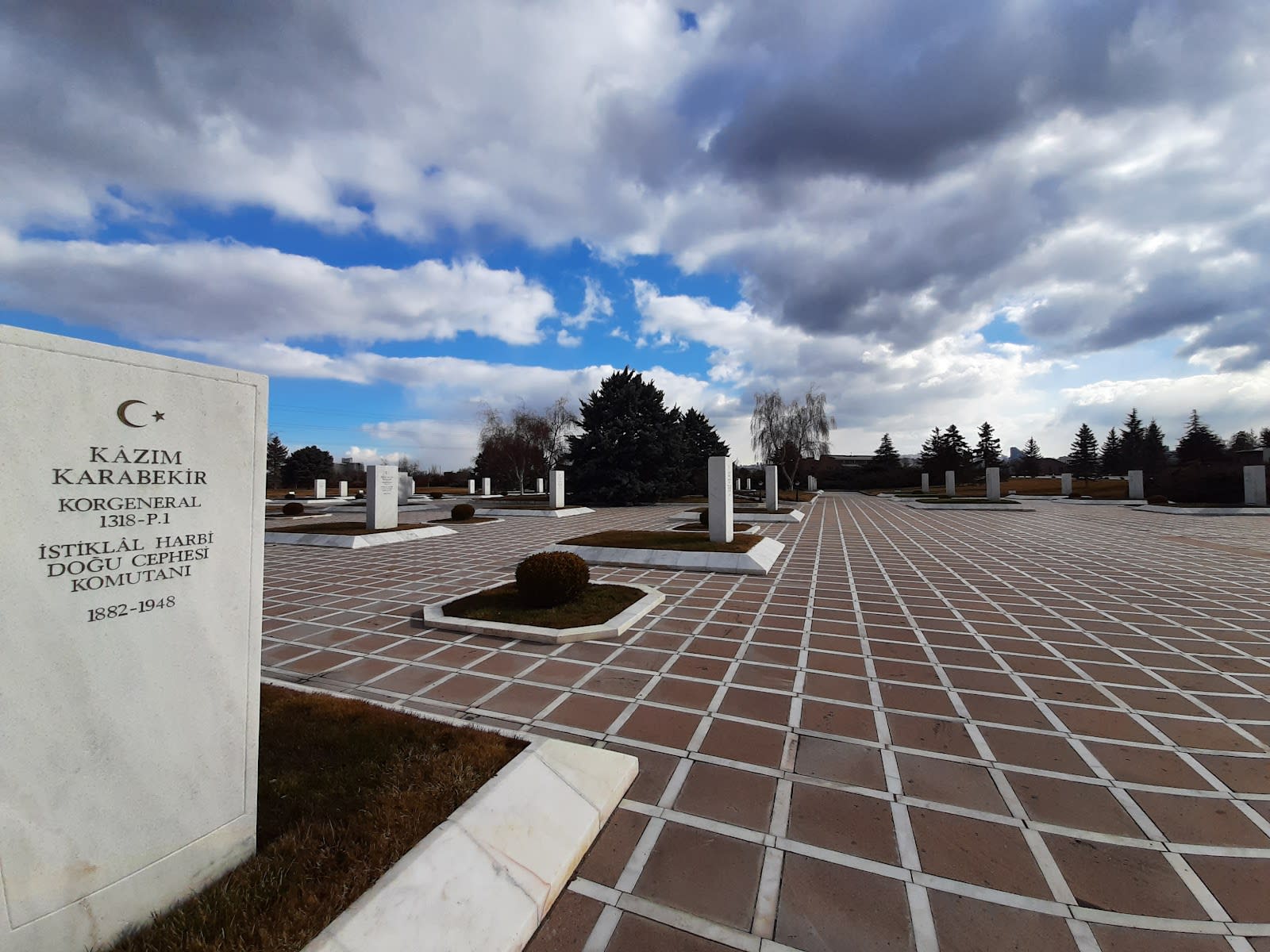 Devlet Büyükleri Anıt Mezarlığı — Ankara yapılar