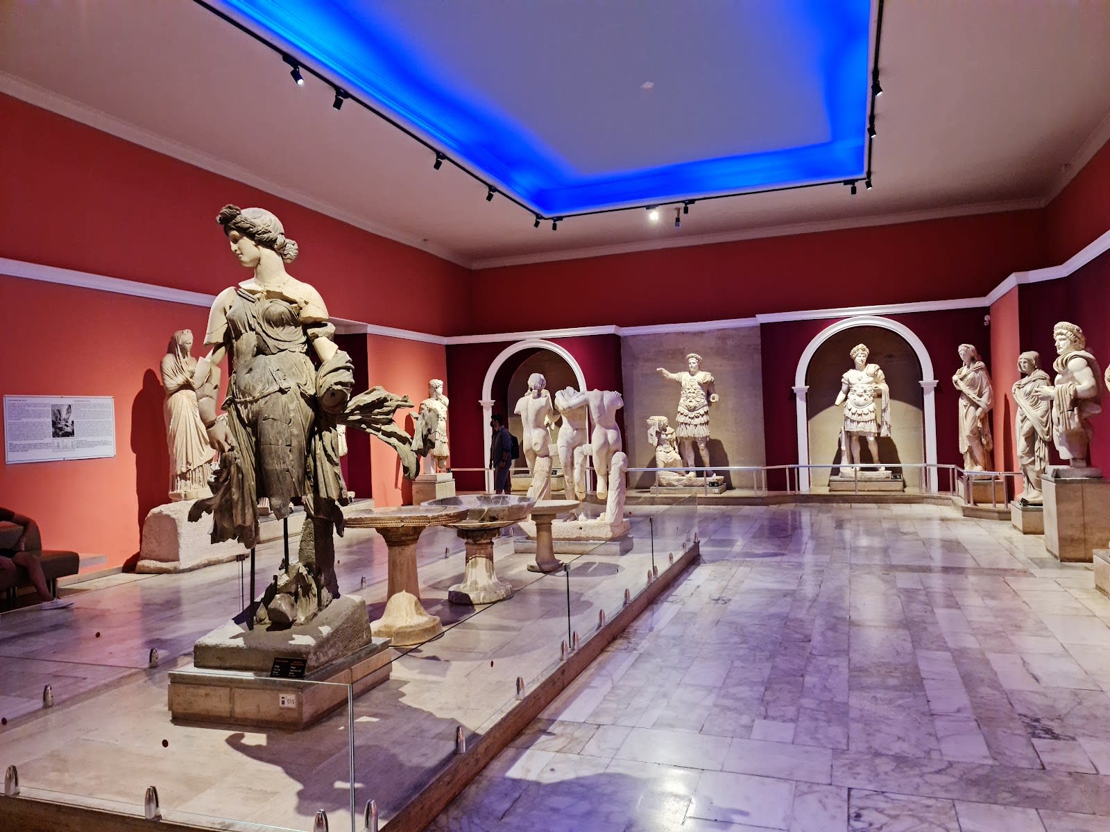 Antalya Arkeoloji Müzesi — Antalya müze ve saraylar