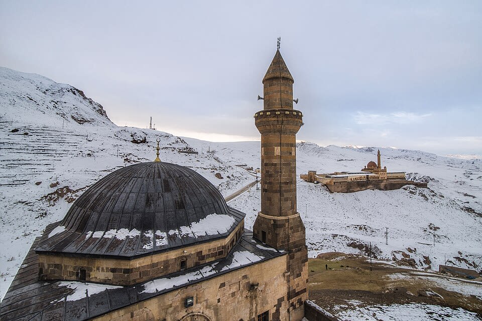 Eski Bayezıd Cami — Ağrı kültürel ve dini yapılar