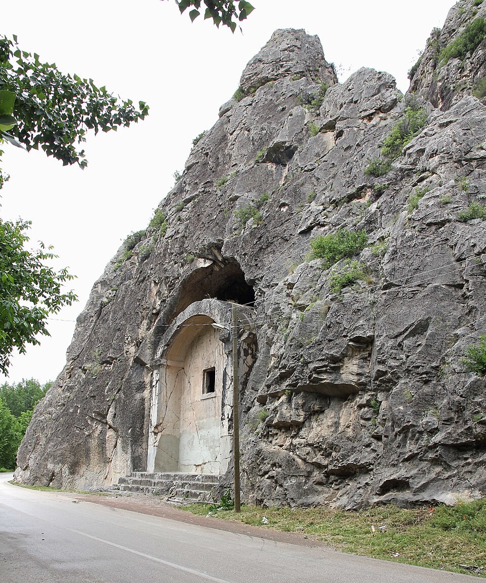 Aynalı Mağara — Amasya tarihi yerler