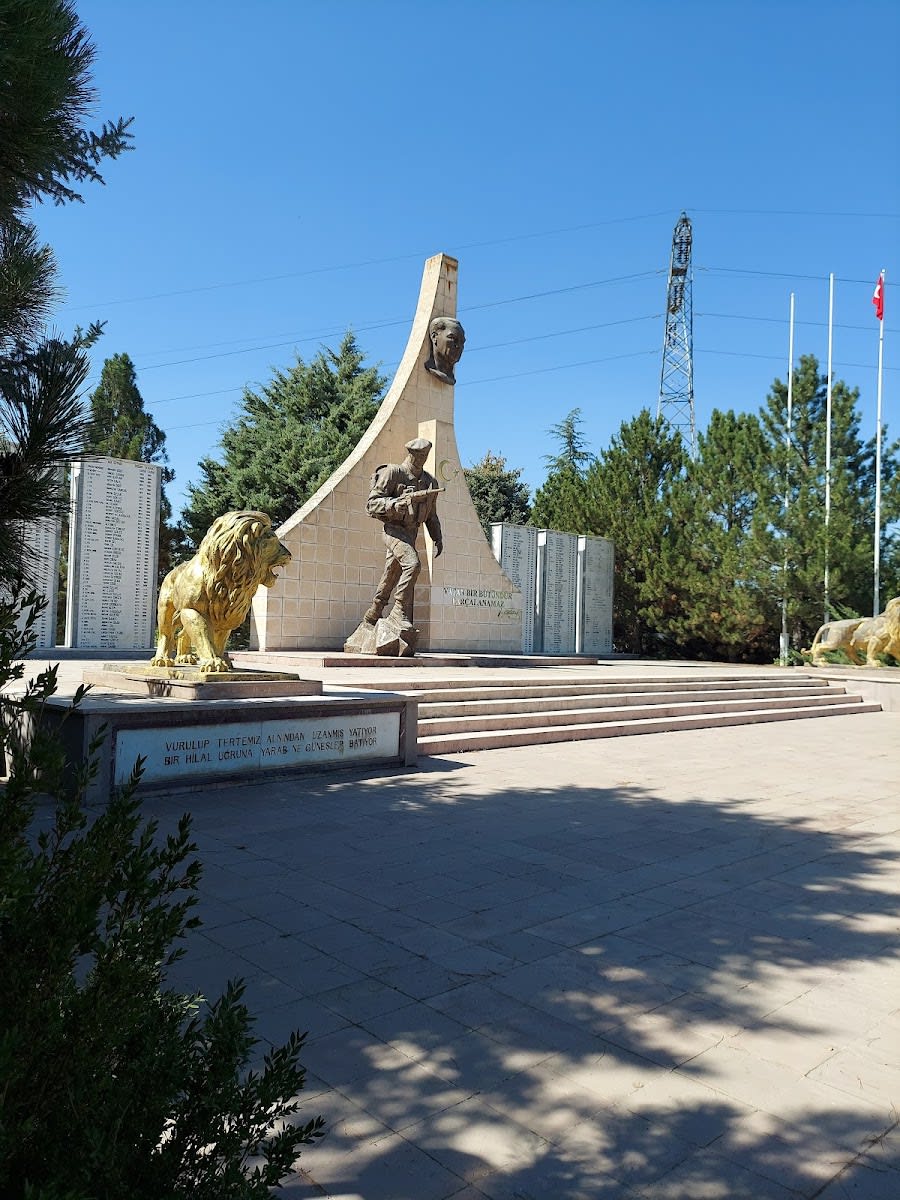 Afyon Cumhuriyet Şehitliği — Afyonkarahisar yapılar