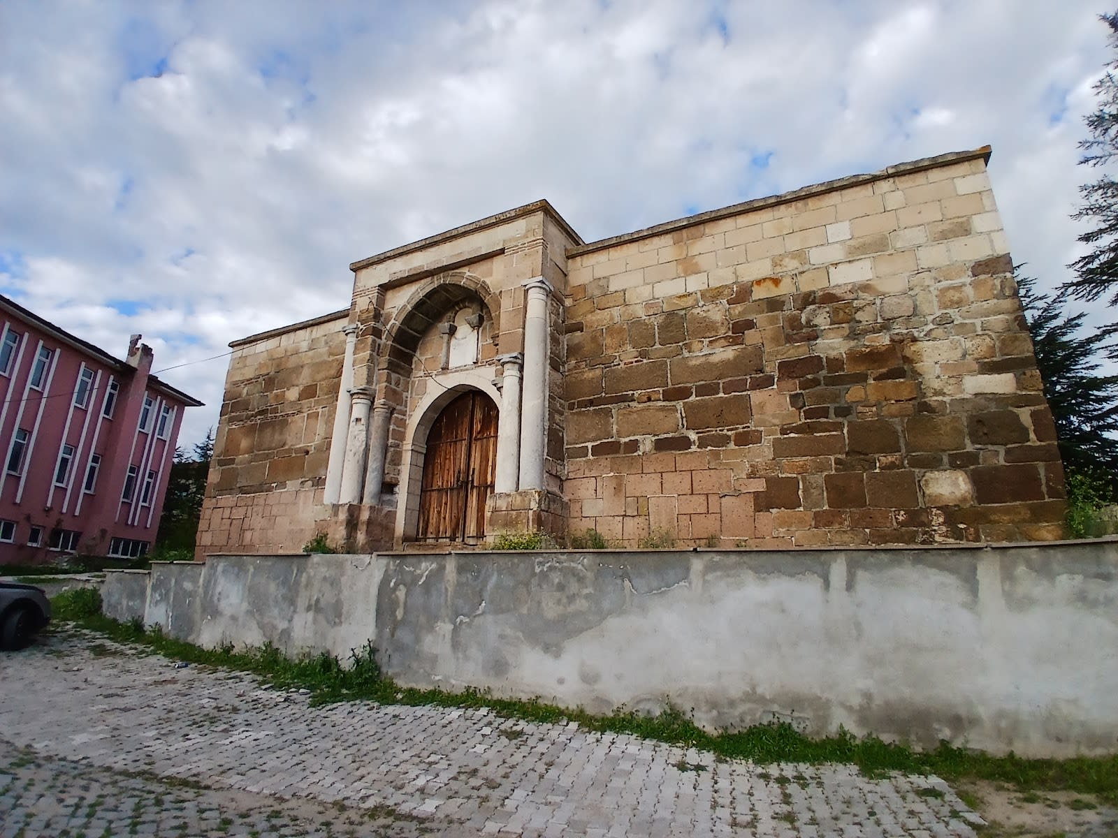 Eğret Kervansarayı — Afyonkarahisar tarihi yerler