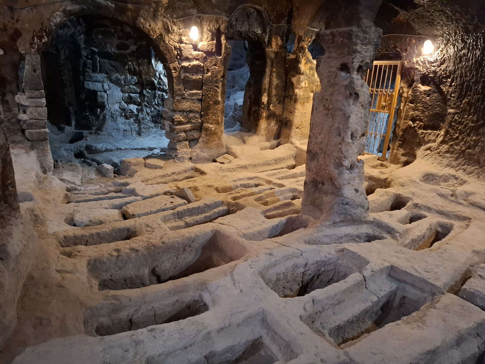 Aziz Mercurius Yeraltı Şehri — Aksaray tarihi yerler