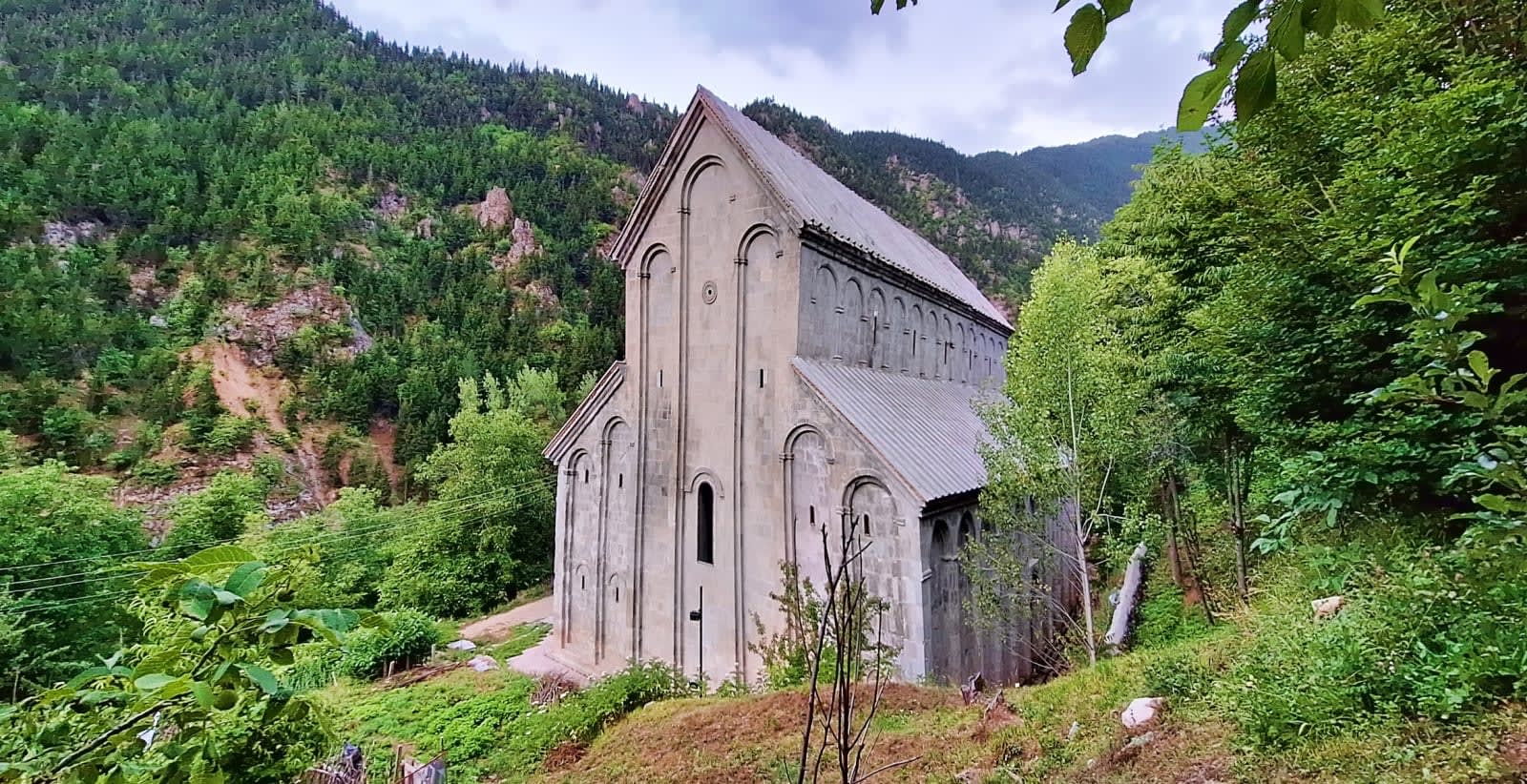 Barhal Kilisesi — Artvin kültürel ve dini yapılar