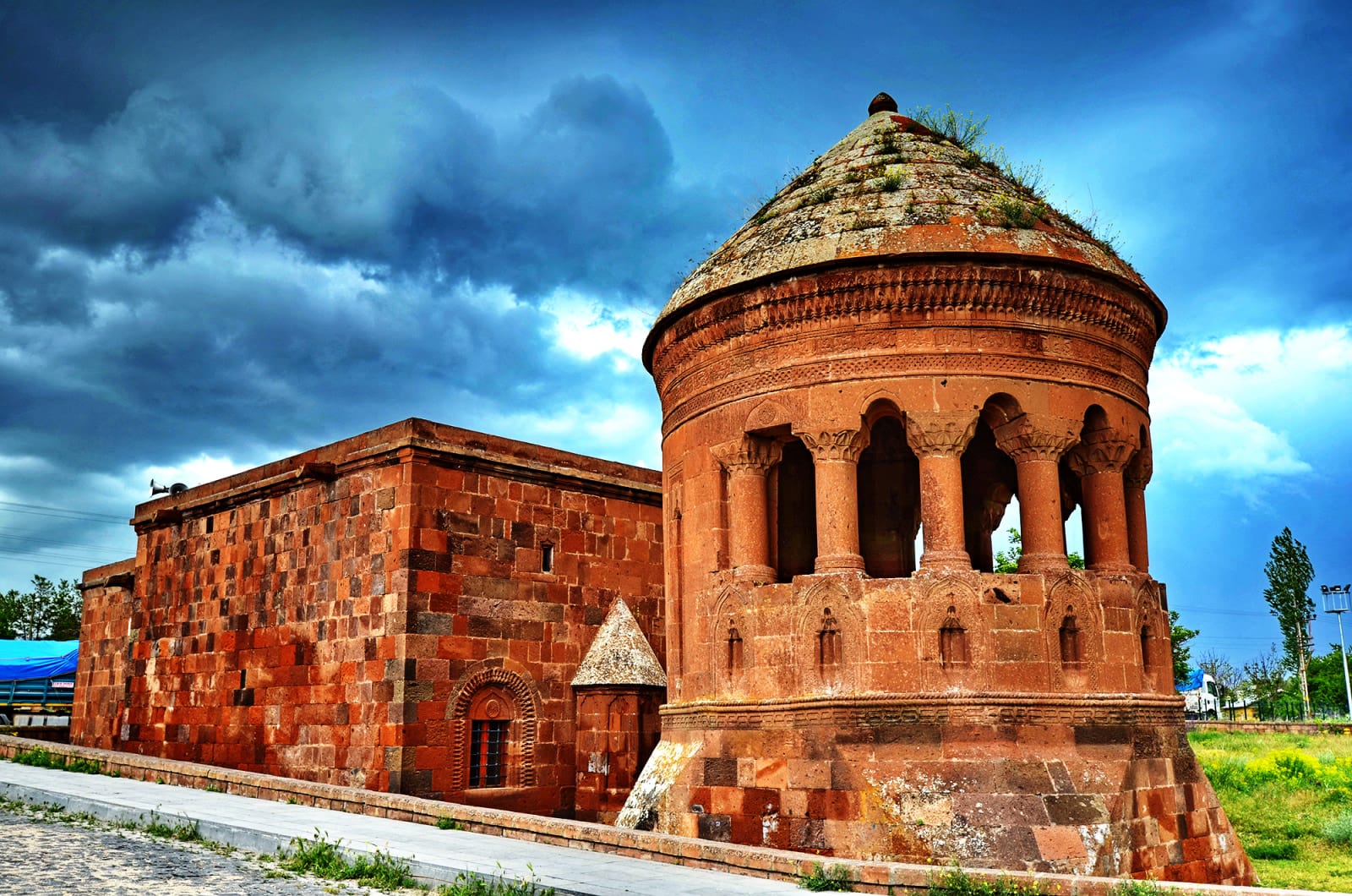 Emir Bayındır Kümbeti — Bitlis gezilecek yerler