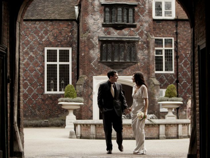 fulham-palace-wedding-couple-in-tudor-courtyard