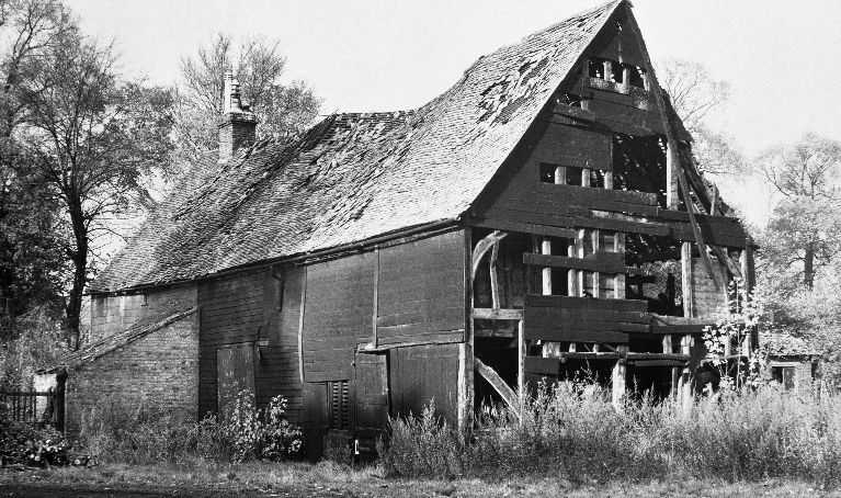 photograph of 17th century tithe barn in disrepair