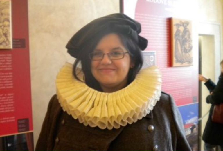 learning and engagement manager kate kern wearing a tudor hat and ruff