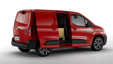 Sliding doors with optimised opening