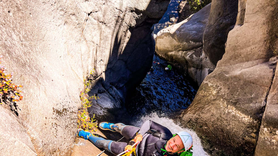 canyoning-fleur-jaune