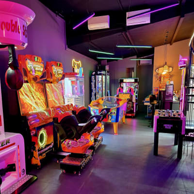 Salle de jeux d'arcade à Nice (06)