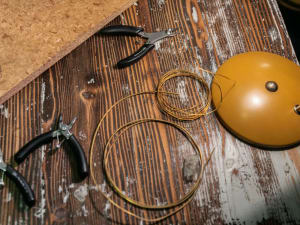 Atelier création de créoles en laiton ou argent à Paris 9e