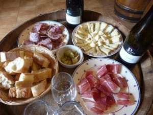 Dégustation de vins et d'un mâchon au Domaine JP Rivière (69)