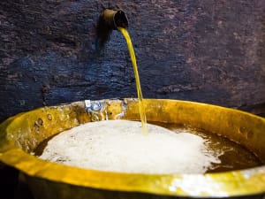 Atelier de fabrication d'huile de noix près de Périgueux (24)