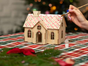 Atelier décoration maison de pain d'épices en bois à Paris 17e